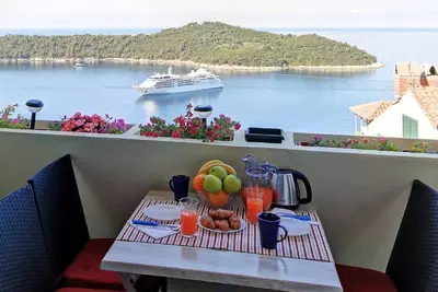 Image de Sea View Apartments - Appartement 2 chambres avec balcon et vue sur la mer - Zlatni potok 16