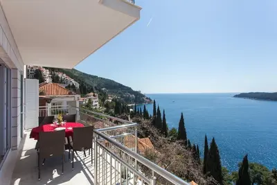 Image de Apartments Villa Ari - Appartement Supérieur 3 Chambres avec Balcon et Vue sur la Mer (Premier Étage)
