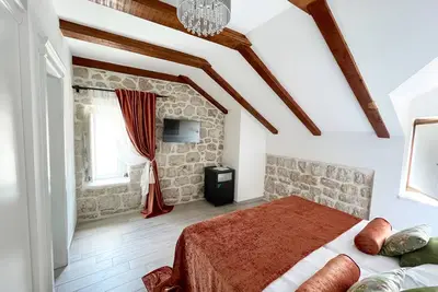 Image de Chambres Sorgo Palace - Chambre Double ou Lits Jumeaux Confort avec Vue sur les Remparts (Emeraude)
