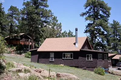 Image de Charmante cabine de deux chambres à coucher, bienvenus avec les chiens près du parc national