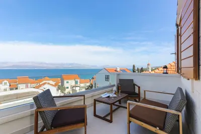 Image de Apartment M & J - Appartement 2 Chambres Confort avec Terrasse et Vue sur la Mer (Ĺ karo)