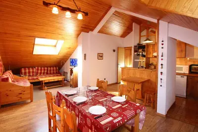 Image de Appartement spacieux à Champagny, 8 pers, 100m², balcon, cœur de village, proche remontées mécaniques