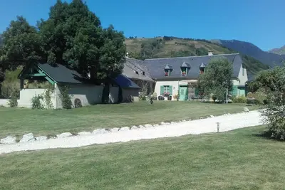 Image de Grange en pierre et bois. Petit belvédère face aux vallées et aux montagnes!