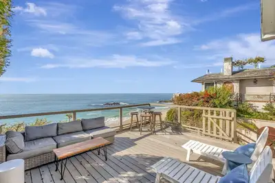 Image de Ocean Front Beach House! ! Escaliers privés de la maison à la plage!