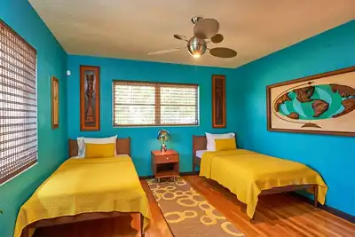Image de Atomic Tiki Modern Mid-Century Ranch House - Années 50