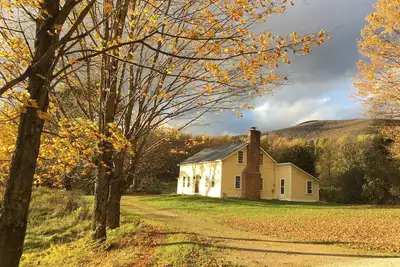 Image de The Yellow Farmhouse (15 km de Killington K-1 Lodge et Ă 5 km de Pico)