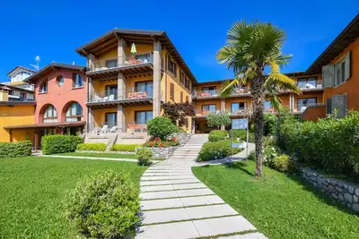 Image de Deux chambres apt. Supérieure avec jardin privé et vue sur le lac