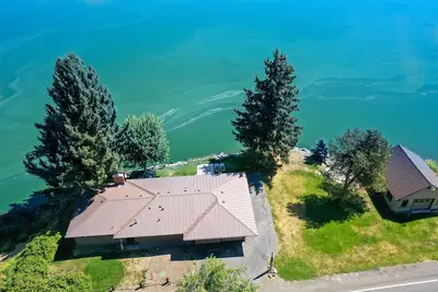 Image de Serene Lakefront Escape Avec Rampe À Bateau PRIVÉ Et Vues Sur Le Lac Et La Montagne