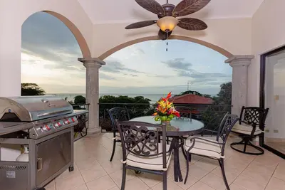 Condo penthouse Ocean View 3 Br, à quelques pas de la plage de Tamarindo! (Sr48)