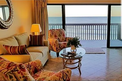 Image de Magnifique condo en front de mer de 2 chambres, 2 salles de bain avec ascenseur, piscine et immense terrasse
