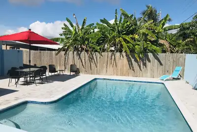 Image de Beach Home avec piscine - 5 minutes à pied de la plage