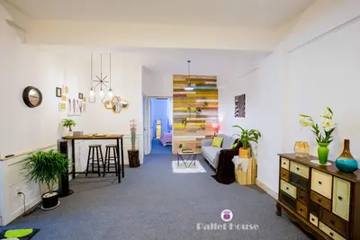 Pallet House - Derrière le zoo, c'est bon!
