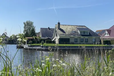 Image de Belle maison, 4 à 10 personnes, en eau libre.
