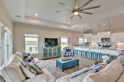 Image de Nouveau! Crystal Beach Home w / Deck, patio + vue sur l'océan