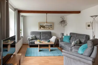 Image de Maison de vacances proche du centre avec jardin, terrasse et parking pouvant accueillir jusqu'Ă 6 personnes.