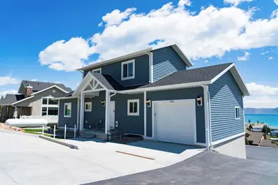Image de Belle nouvelle maison! Idéal pour les familles et les réunions de groupe! Golfers Delight w / putting green privé