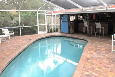 Image de Tampa Tiki House - Bar et piscine