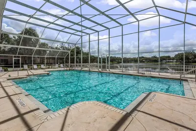 Image de Pittoresque, condo chien w / accès à la piscine partagée!