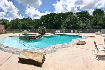 Image de Magnifique condo au premier étage avec balcon!