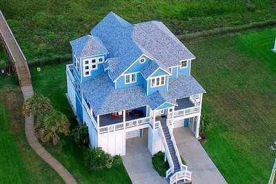 Image de Luxury Beachfront Home-Pet Friendly!