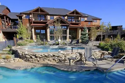 Image de 2020, du 9 au 16 février, 1 100 pieds carrés 2br / 2ba Ski-In / Ski-Out 5 étoiles Condo de luxe (6 personnes)