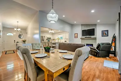 Image de Nouveau! Ann Arbor Home avec cour et terrasse - 2 km Ă U de M