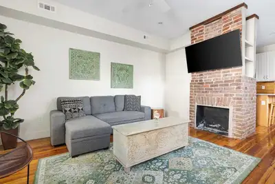 Image de Tucked Away 2 Bedroom - Fine Finishes!