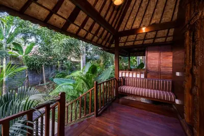 Image de 1 chalet balinais en bois près de la plage aux champignons Nusa Lembongan