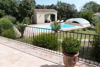 Image de Très belle villa confortable au milieu des chênes