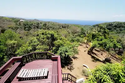 Image de Fabuleux Mountaintop House avec une vue imprenable sur l'océan et la jungle