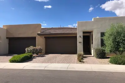 Image de Nouvelle maison Encanterra! Beau coin de rue!