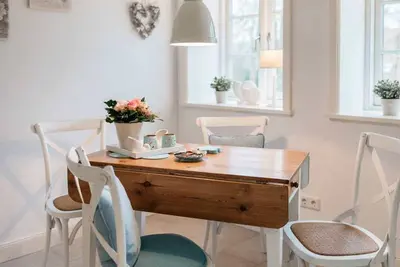 Image de Charmant appartement dans un intérieur confortable avec jardin, idéal pour les couples