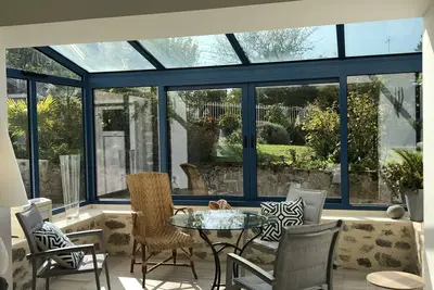 Image de Ancienne maison restaurée avec joli jardin clos, proche de l'hippodrome