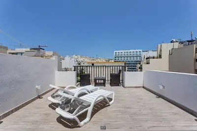 Image de Cosy 1br Penthouse with Terrace, Great Location