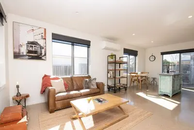 Image de 1\/42 endsleighThe Endsleigh | 1 Bedroom Villa, Free Wifi, Near Cbd