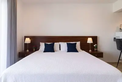 Image de Kuyaan Coral Suites Vue sur la piscine océan, à pied de la plage / shopping meilleur prix! ! !
