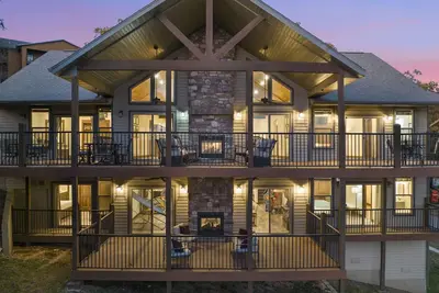 Distinguished Lodges conçus pour la retraite et le divertissement avec vue!