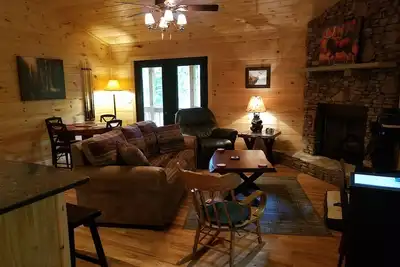 Image de Be Our Guest is the Most relaxing cozy 2 bd 1 ba cabin fireplace and privacy.