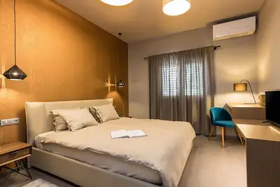 Image de Appartement moderne près du centre-ville et de la mer