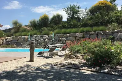 Image de Maison de vacance avec piscine exterieur chauffée en saison jusqu'à 6 personnes.