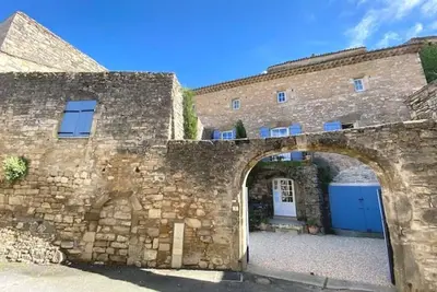Image de Maison en pierre avec piscine près d'Uzès