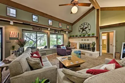 Image de Nouveau! Canyon Lake Home w \/ Yard-, 5 mi à la rampe de mise à l'eau