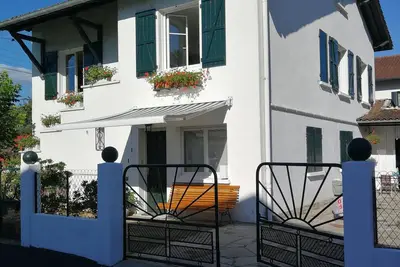Image de Appartement entièrement rénové en rez de chaussée.
