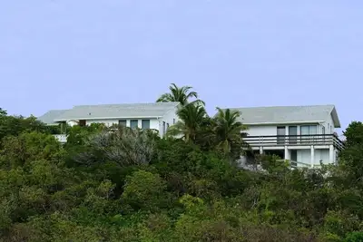 Image de Tennis Villa 2 au sommet de Breezy Hill
