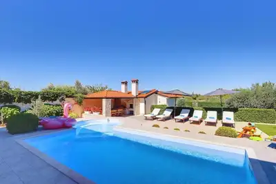 Image de Villa près de Rovinj avec piscine privée, sauna, jacuzzi et salle de sport