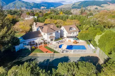 Image de Retraite de luxe sur la côte de Kapiti (hébergement / restauration autonome