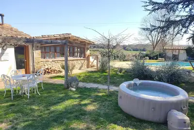 Image de Petite maison avec jacuzzi - Rectoria de Dosquers