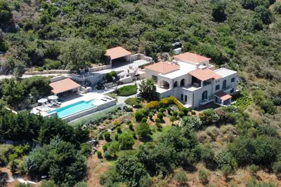 Image de , spacieuse villa sur 13 000 m², intimité absolue, piscine chauffable