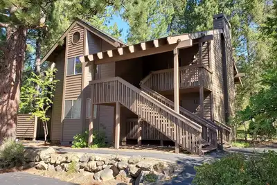 Image de Plafonds hauts, pas de murs partagés, 6 couchages, cuisine complète, terrasse, barbecue, piscine, 4 vélos