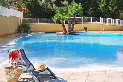 Image de Cottage cosy et abordable avec terrasse | Accès Piscine extérieure